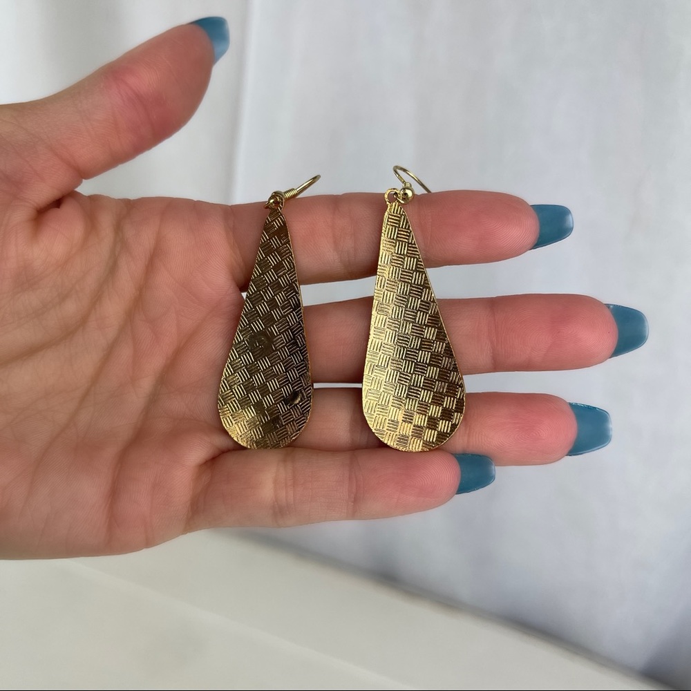 🚫SOLD🚫 VTG 80’s Pastel & Gold Cloisonné Enamel Earrings ✨ Tear Drop Fish and - Picture 13 of 15